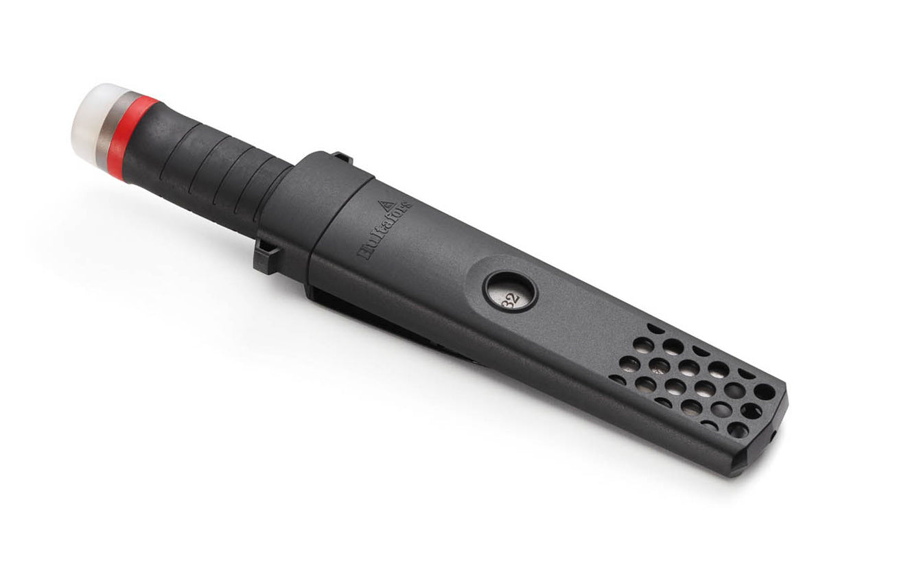 Hultafors Chisels are sharp & heavy duty. For construction tasks requiring extreme strength & precision. Bevelled 25° ground blade. One solid forged I-Beam piece. 1-1/4" wide chisel blade (32 mm). Flat contact surface. Santoprene rubberized handle. HDC 32 Model 390283U. With replaceable striker cap. 7315293902812.