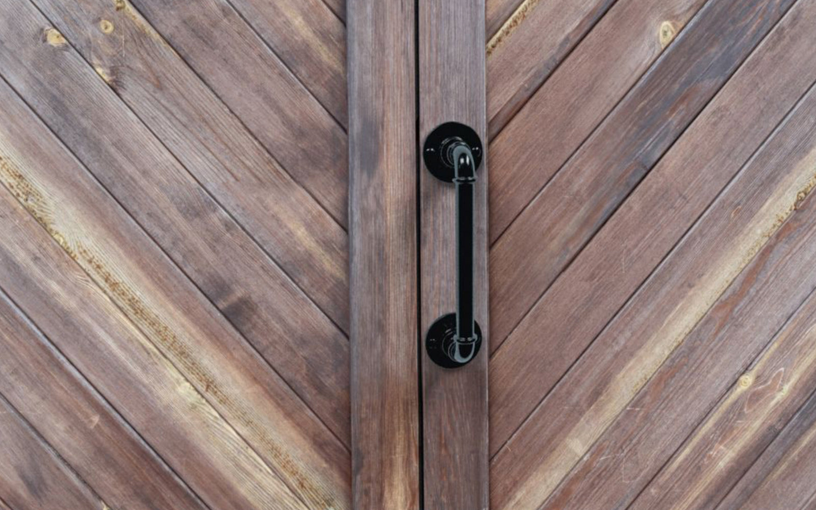This 10-1/2" Black Finish Industrial Pipe Handle is used for a variety of applications including gates, sheds, & doors. Mounting hardware included. For exterior applications. Coated with Weatherguard Protection to withstand harsh weather conditions & prevent corrosion. National Hardware Catalog Model No. N166-013.