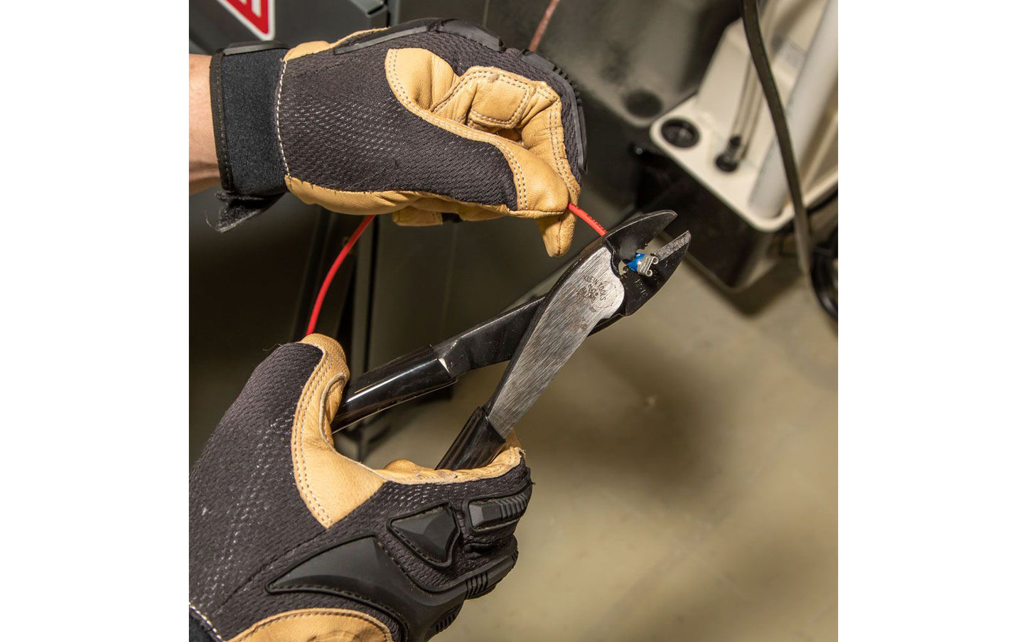 This Klein Tools Crimping & Cutting Tool 1006 is designed for crimping non-insulated solderless terminals & connectors. Wire cutter in nose specially hardened for durability. Crimper crimps non-insulated 10 to 22 AWG solderless terminals & connectors. Model 1006. Made in USA. 092644742064