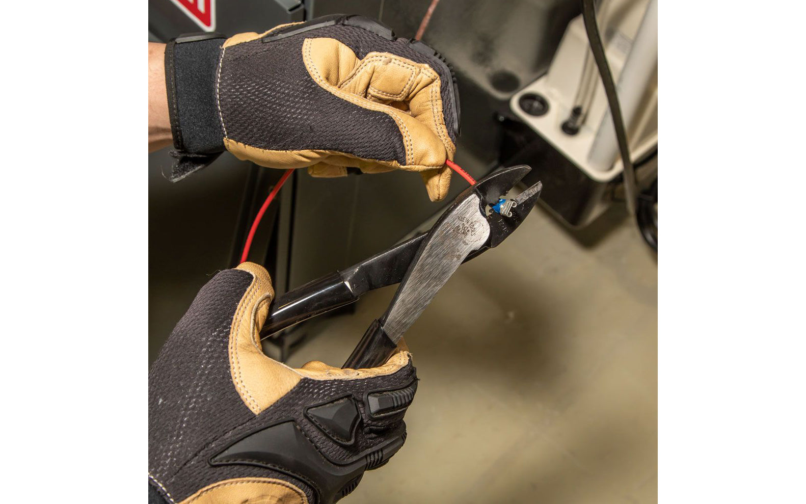 This Klein Tools Crimping & Cutting Tool 1006 is designed for crimping non-insulated solderless terminals & connectors. Wire cutter in nose specially hardened for durability. Crimper crimps non-insulated 10 to 22 AWG solderless terminals & connectors. Model 1006. Made in USA. 092644742064