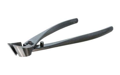 These Japanese Bonsai Mataeda Hasami Concave Cutters are designed for cutting branches flush to the trunk. The resulting wound can then heal over quickly with little scarring.  Concave Cutter. Bonsai Cutters. Concave Snips. Made in Japan.