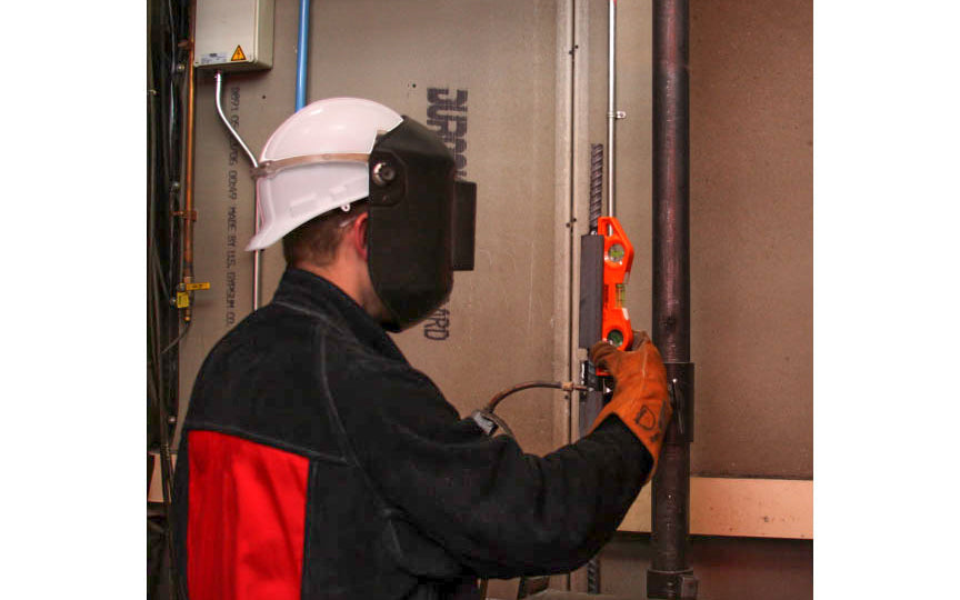 Johnson's magnetic welder's torpedo level makes it easy to measure plumb, level & 45° as you weld. It's solid aluminum frame dissipates heat quickly, & its acrylic block vials withstand abuse. Model No. 1424-1000. Strong rare-earth magnets on level. V-groove frame fits on pipe & conduit. 049448142415. 10" long level