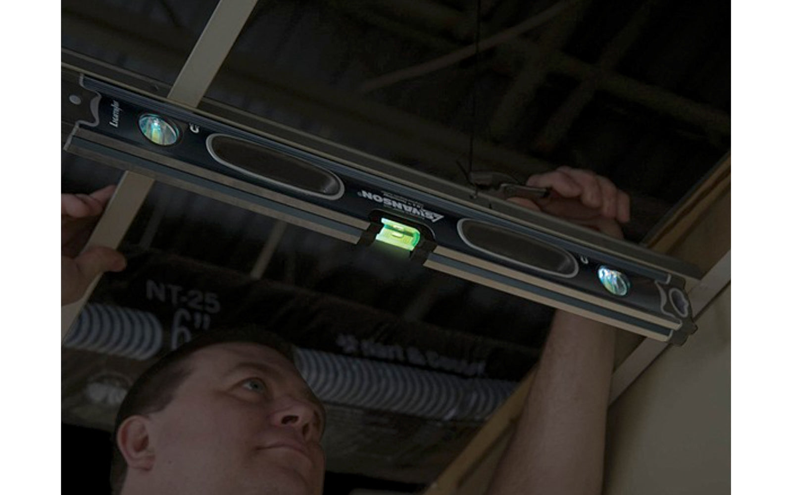 Swanson 24" Light Box Beam Level. Super Bright LEDs simultaneously light all 3 vials for low-light areas. V-grooved for working with round stock. Ruler measurements in centimeters & inches. High-grade aluminum frame. Swanson model No. BLL24M. 038987522413