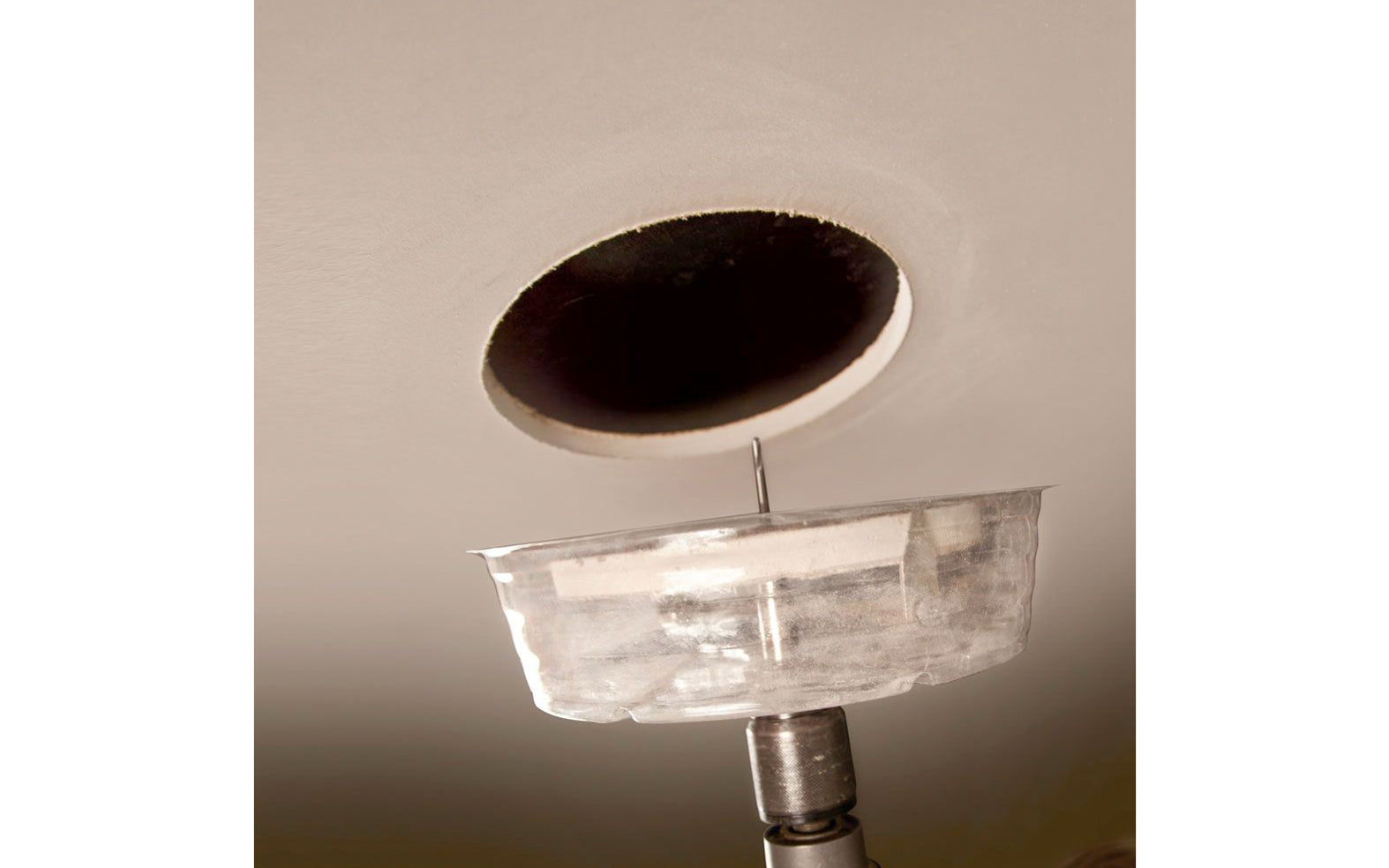 Adjustable Hole saw from Klein Tools quickly & smoothly cuts clean holes in drywall & ceiling tiles. Applications include can lights, speaker holes & sprinkler systems. Blades adjust to cut holes from 2" (51 mm) to 7" (178 mm) in diameter. Fits most 3/8" & 1/2" drill chucks. Klein Tools Adjustable Hole Saw Model 53731.