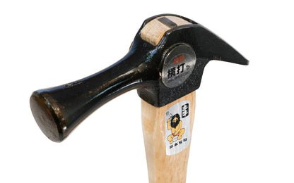 This smooth face Japanese Dogyu Kariwaku hammer is a good all-purpose hammer that's great for framing work. Hammer claw is shorter than most hammer claws, resulting in more leverage in nail pulling. Wooden handle is made of Japanese White Oak - Weight:  275 g  /  9.70 oz - 4962819001479 - 390 mm (15-1/2") Length 
