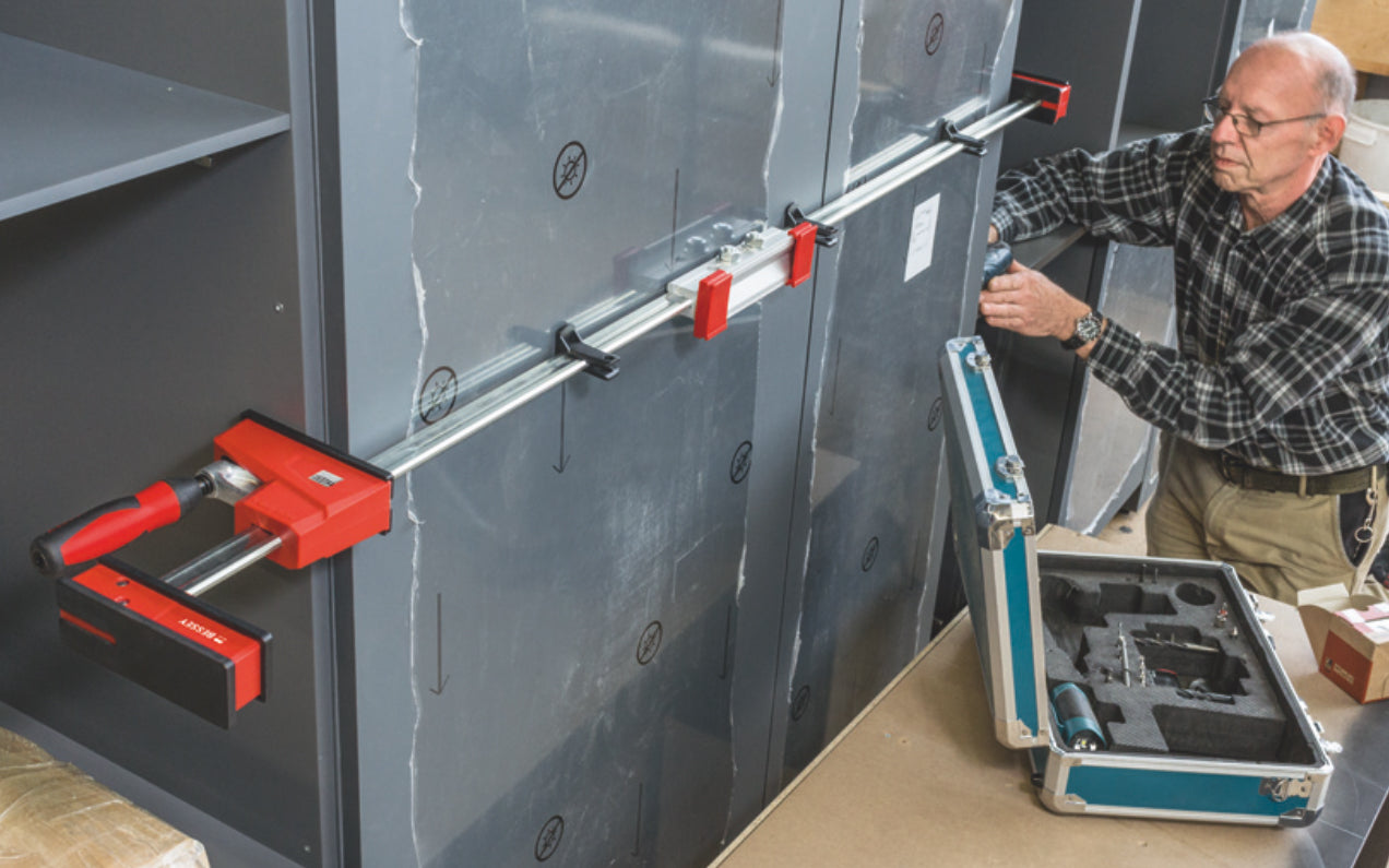 This Bessey "K Body" "Revo" Extender is an easy-to-use clamp extension for all Bessey K Body REVO clamp versions. "K Body" "Revo" Clamp Extender - Two becomes one: Clamping width can be increased by joining two clamps together. Made of sturdy aluminum. Suitable for KRE, KREV, KR, KRV clamps. Model KBX20. 091162008102