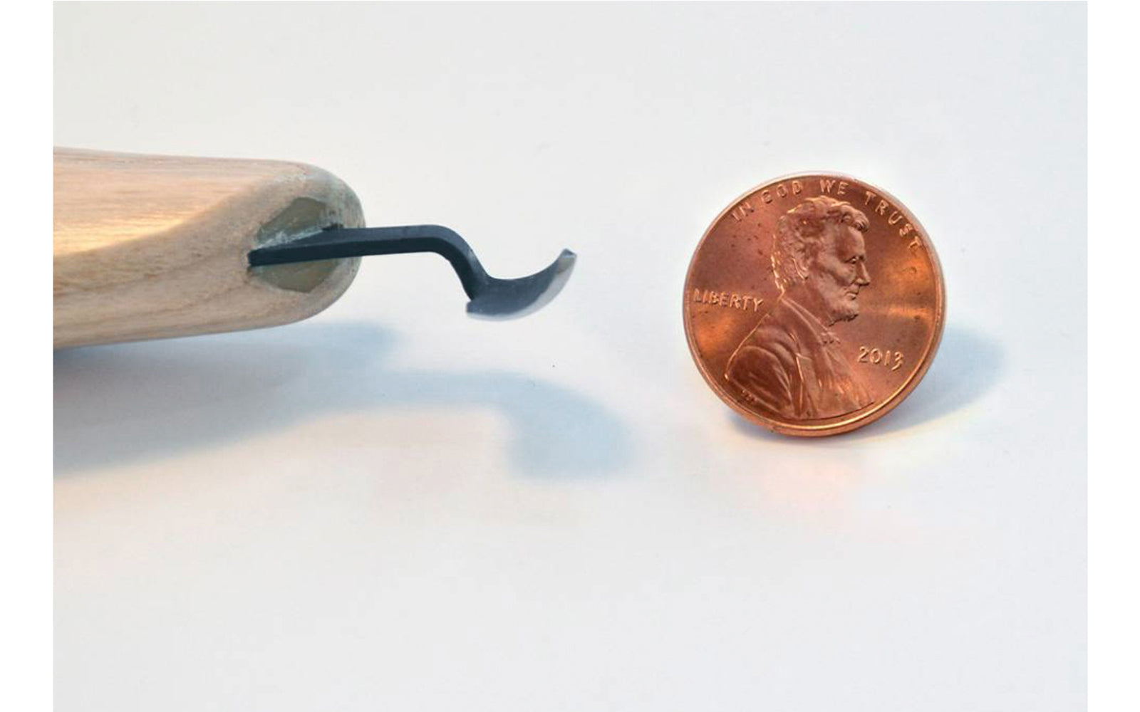 This Flexcut Left-Handed Scorp 5/16" (8 mm) KNL23 is essentially a left-angled gouge designed for carving areas where the full length of a gouge will not fit. Knife carvers will find them useful for hollowing deep, narrow cavities. High Carbon Spring Steel blade, Tempered to HRC 59-61. Left Hand Scorp. 651646510233