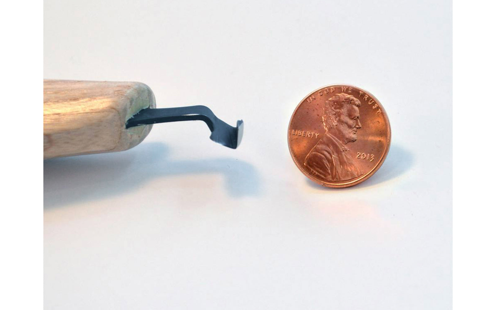 Flexcut Left-Handed V-Scorp 70° x 1/4" (6 mm) KNL24 is essentially a left-angled gouge designed for carving areas where the full length of a gouge will not fit. Knife carvers will find them useful for hollowing deep, narrow cavities. High Carbon Spring Steel blade, Tempered to HRC 59-61. Left Hand Scorp. 651646510240