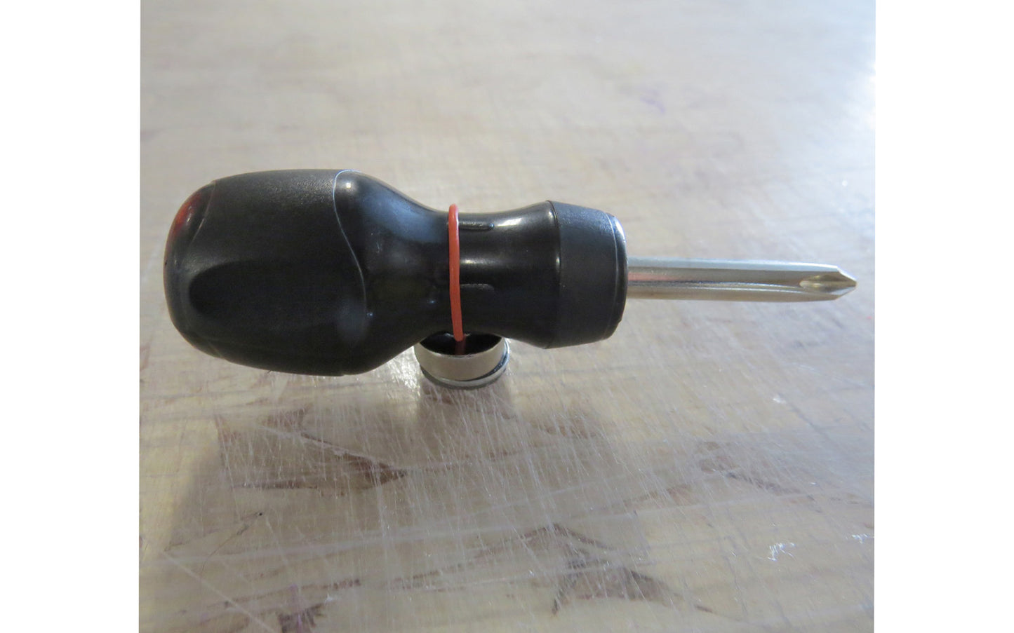 The MagBand is a heavy-duty elastic band with a magnet attachment for easily organizing or attaching small objects. Sold as five MagBands in pack. 9/16" diameter magnet. Five neodymium (rare earth) magnets attached to a durable & flexible elastic band. FastCap MagBand. 663807021632. 
