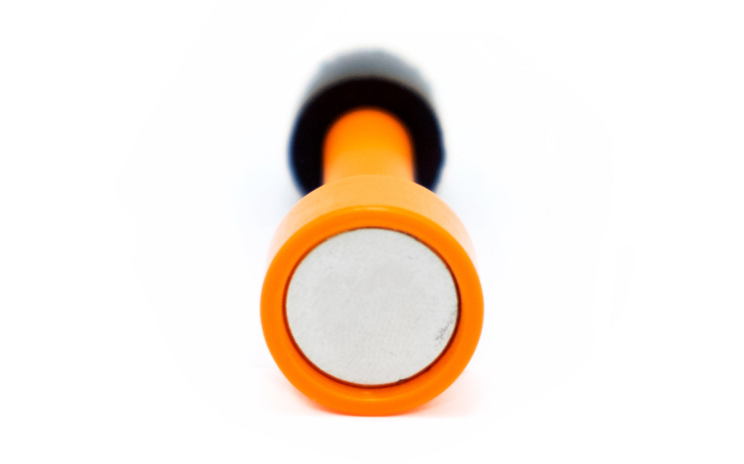 FastCap "Shoot Straight" for nail guns helps prevents blow out. FastCap Model SHOOT STRAIGHT. Strong neodymium magnet in base. Great for cabinet assembly, framing, etc. Strong neodymium magnet easily attaches to any metal magazine & can be removed if the nail gun needs to be at an angle. 663807030320