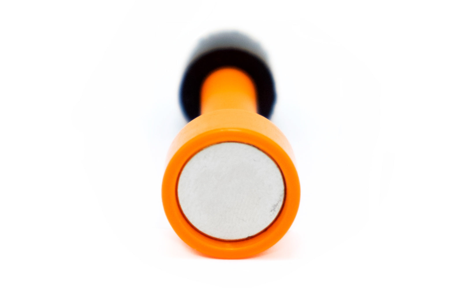 FastCap "Shoot Straight" for nail guns helps prevents blow out. FastCap Model SHOOT STRAIGHT. Strong neodymium magnet in base. Great for cabinet assembly, framing, etc. Strong neodymium magnet easily attaches to any metal magazine & can be removed if the nail gun needs to be at an angle. 663807030320