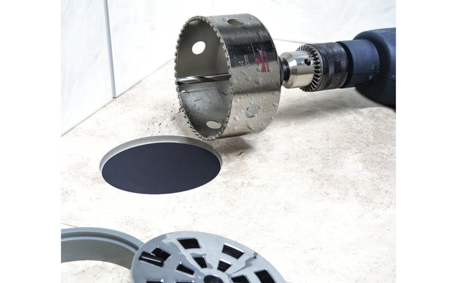 These Starrett diamond grit hole saws have synthetic diamond grit bonded over a durable steel platform. Capable of cutting through porcelain, glass, ceramics, brick, stone & concrete. High performance saws for non-metallic materials. Smaller diameter hole saws are great for kitchen & bathroom installations.