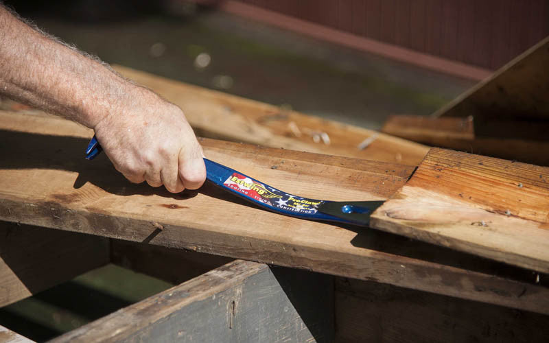 The Estwing "Pro Claw" RSC Bar is a three-in-one nail puller, the roofing, siding, & construction bar. 16" length. Heavy duty & stout. Made in USA.