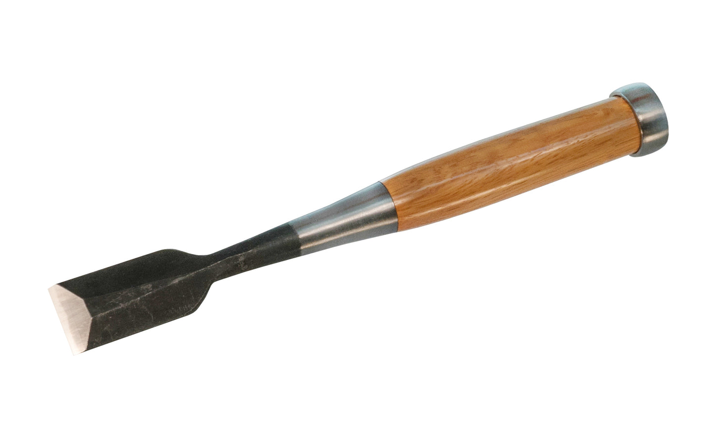 High quality Japanese Seigen Saku socket chisel 24 mm (15/16") with high-grade Japanese laminated steel. The whole chisel itself has a well-balanced feel when in your hand with it's long blade, making it ideal for woodworkers. The beveled edges help the chisel work with accuracy in tight spots. Made in Japan.