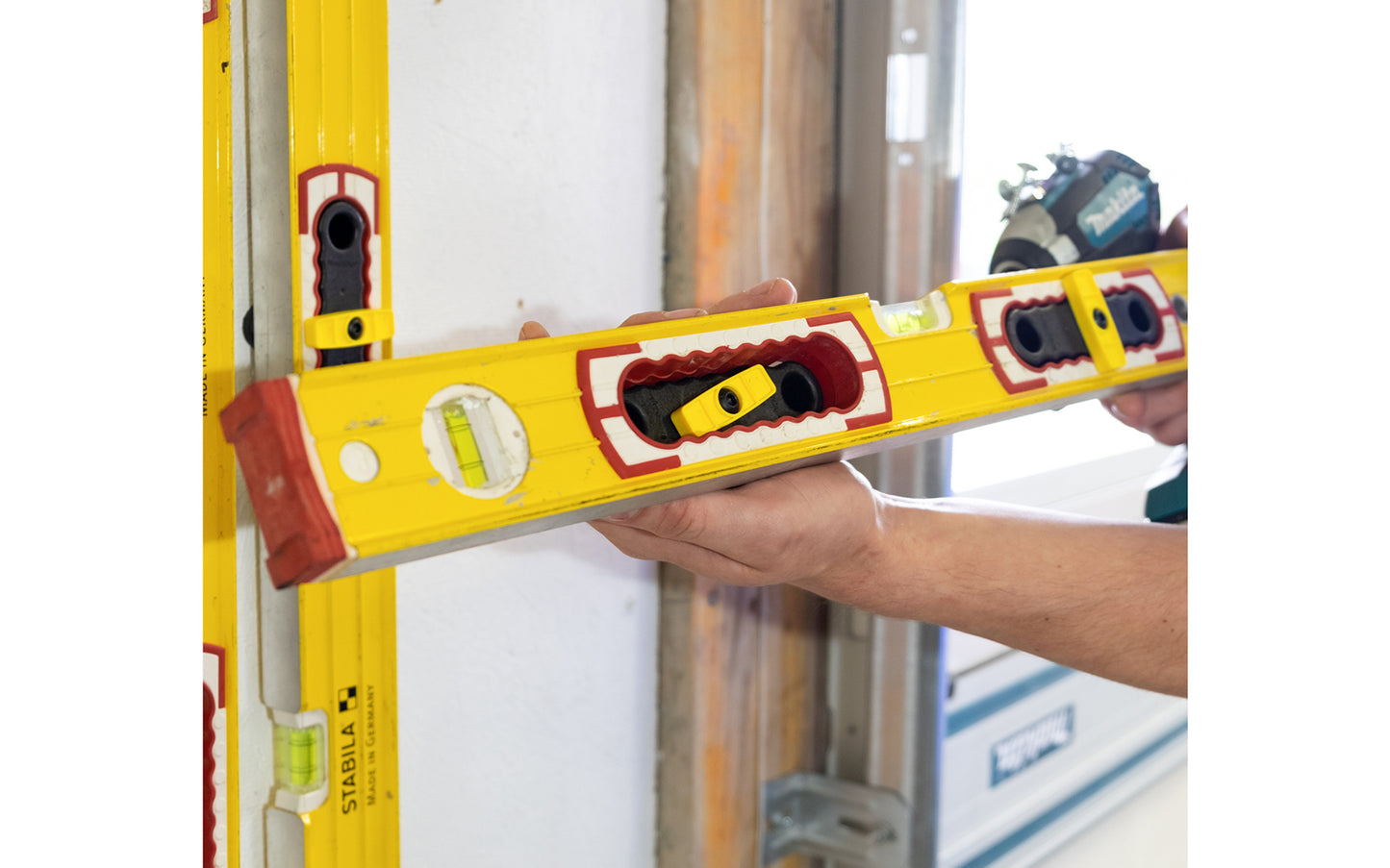 FastCap Level Rack is an innovative solution to securely & safely store your Stabila levels. Mount most Stabila levels vertically or horizontally on drywall, bare studs, garage door panels, trailer walls, or work truck. Cam-lock provides a positive lock that holds your level tight, secure, & rattle-free. 663807030245