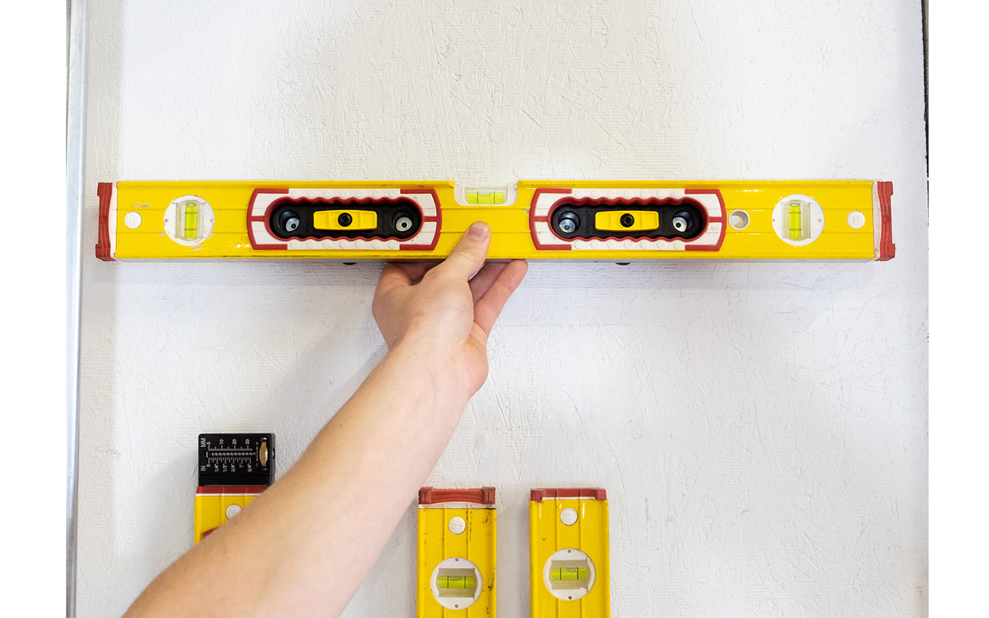 FastCap Level Rack is an innovative solution to securely & safely store your Stabila levels. Mount most Stabila levels vertically or horizontally on drywall, bare studs, garage door panels, trailer walls, or work truck. Cam-lock provides a positive lock that holds your level tight, secure, & rattle-free. 663807030245